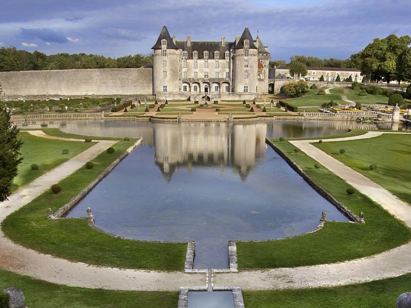 Le Château de La Roche-Courbon, Saintonge en France